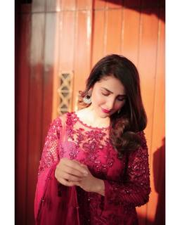 Areeba Habib feet photo 1