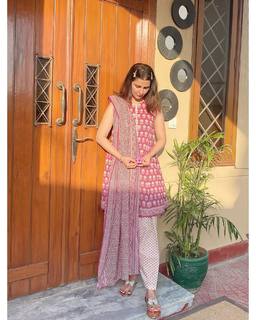 Areeba Habib feet photo 17