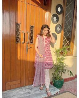 Areeba Habib feet photo 14