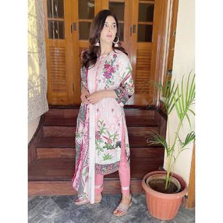 Areeba Habib feet photo 12