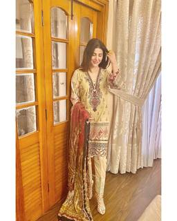 Areeba Habib feet photo 2