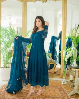 Areeba Habib feet photo 9
