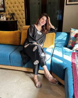 Areeba Habib feet photo 13