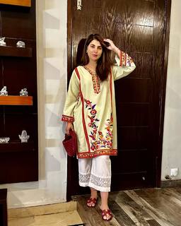 Areeba Habib feet photo 1
