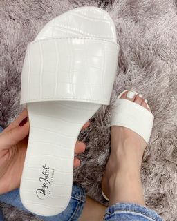 Arely Tellez feet photo 14