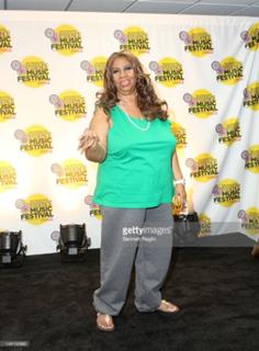 Aretha Franklin feet photo 8