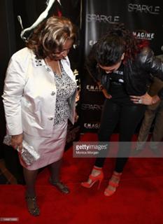 Aretha Franklin feet photo 7