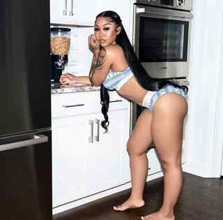 Ari Fletcher feet photo thumbnail