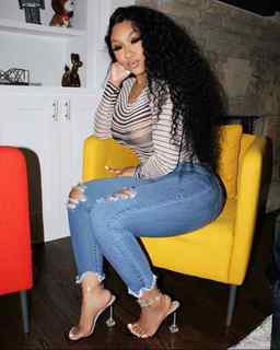 Ari Fletcher feet photo thumbnail