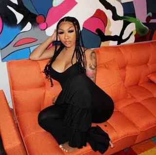 Ari Fletcher feet photo thumbnail