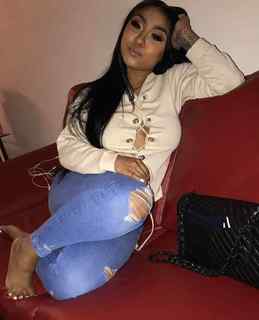 Ari Fletcher feet photo thumbnail