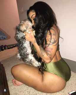 Ari Fletcher feet photo thumbnail