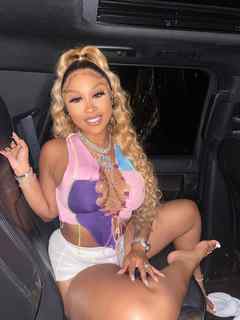 Ari Fletcher feet photo thumbnail