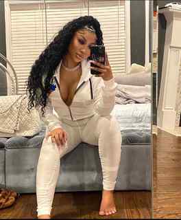 Ari Fletcher feet photo thumbnail