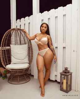 Ari Fletcher feet photo thumbnail