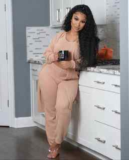 Ari Fletcher feet photo thumbnail