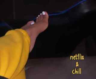 Ari Fletcher feet photo thumbnail