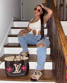 Ari Fletcher feet photo thumbnail