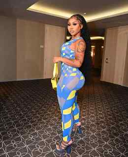 Ari Fletcher feet photo thumbnail