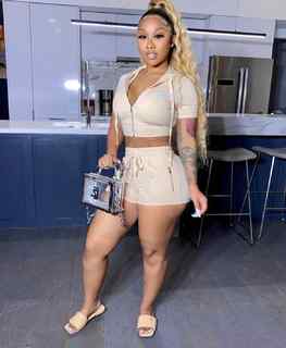 Ari Fletcher feet photo thumbnail