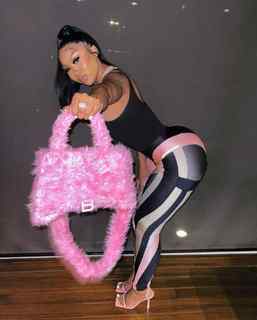 Ari Fletcher feet photo thumbnail