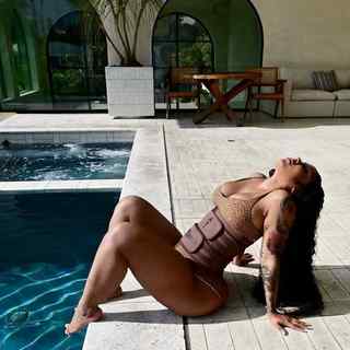 Ari Fletcher feet photo thumbnail