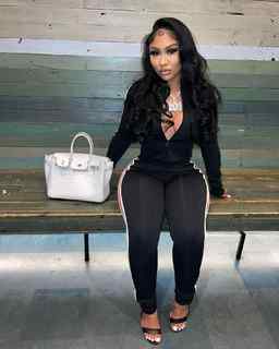 Ari Fletcher feet photo thumbnail