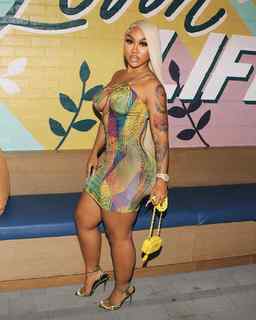 Ari Fletcher feet photo thumbnail