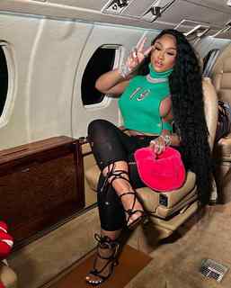 Ari Fletcher feet photo thumbnail