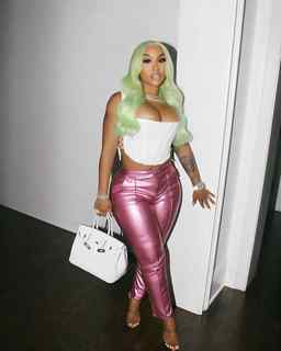 Ari Fletcher feet photo thumbnail