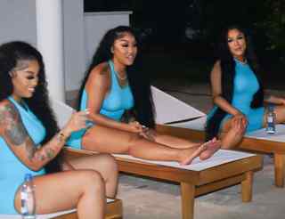 Ari Fletcher feet photo thumbnail