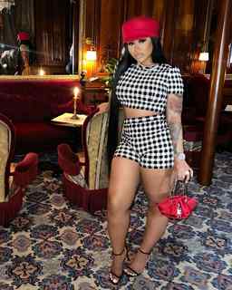 Ari Fletcher feet photo thumbnail