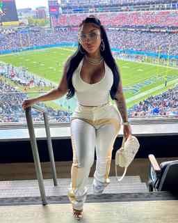 Ari Fletcher feet photo thumbnail