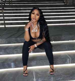 Ari Fletcher feet photo thumbnail