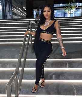 Ari Fletcher feet photo thumbnail