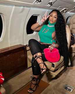 Ari Fletcher feet photo thumbnail