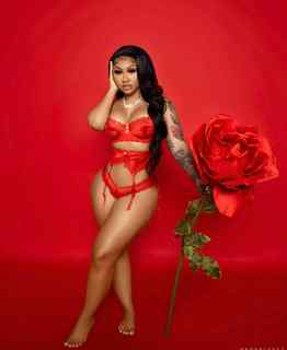 Ari Fletcher feet photo thumbnail