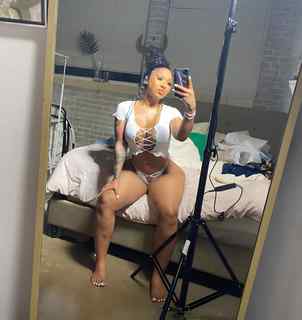 Ari Fletcher feet photo thumbnail