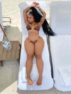 Ari Fletcher feet photo thumbnail