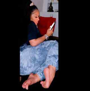 Ari Fletcher feet photo thumbnail