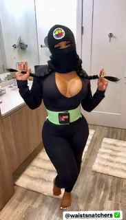 Ari Fletcher feet photo thumbnail