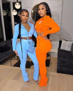 Ari Fletcher feet photo thumbnail