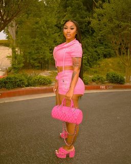 Ari Fletcher feet photo thumbnail