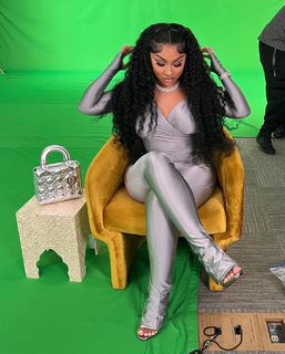 Ari Fletcher feet photo thumbnail