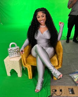 Ari Fletcher feet photo thumbnail