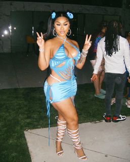 Ari Fletcher feet photo thumbnail