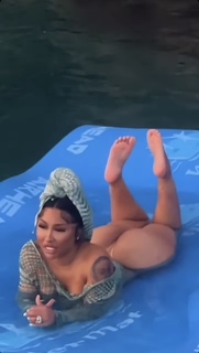 Ari Fletcher feet photo thumbnail