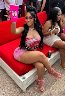 Ari Fletcher feet photo thumbnail