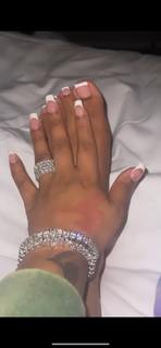 Ari Fletcher feet photo thumbnail