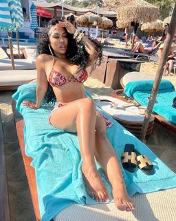 Ari Fletcher feet photo thumbnail